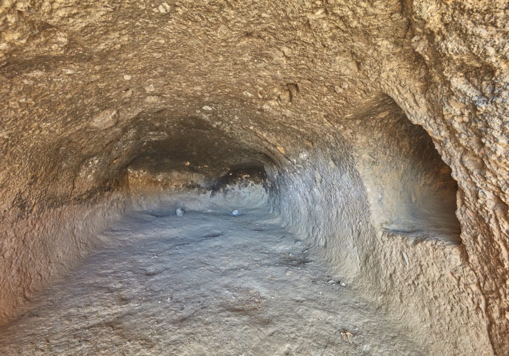 Grotta, Montaña de Rosiana