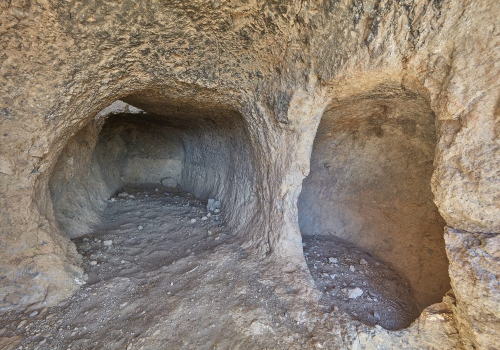 Cueva, Montaña de Rosiana